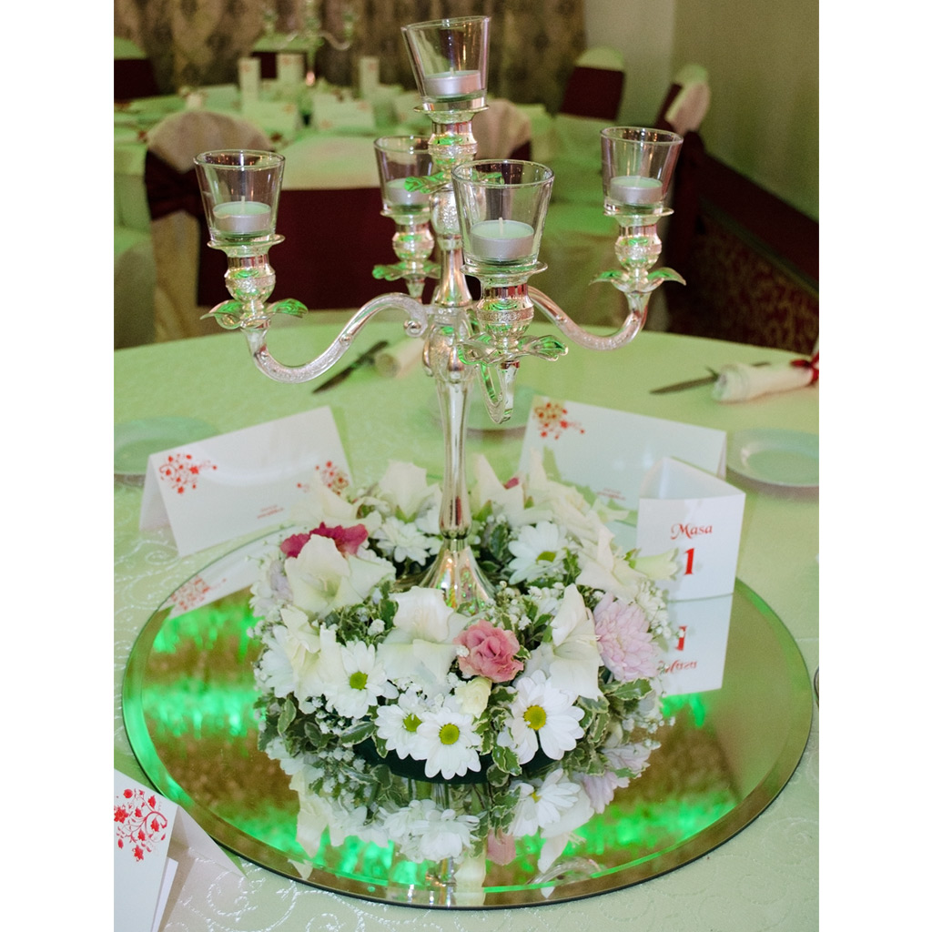 Aranjament masa nunta din crizanteme